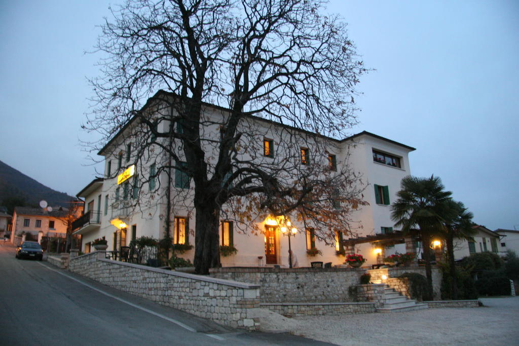 Locanda Alla Posta Borso del Grappa Exteriör bild
